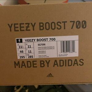 Yeezy Adidas 700 Analog